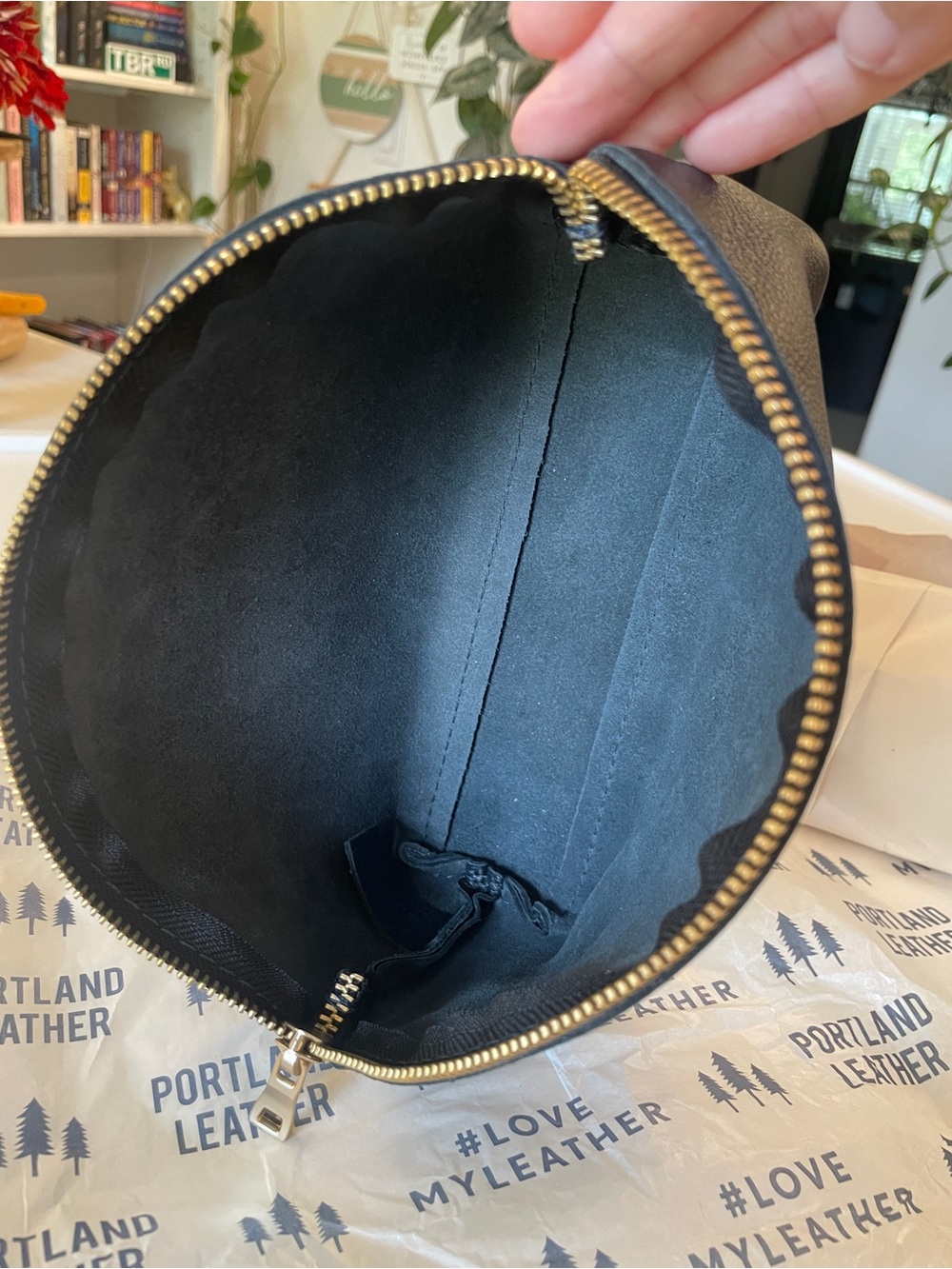 NEW* Portland Leather Black Pebbled Leather Cosmetic Pouch - Picture 4 of 5
